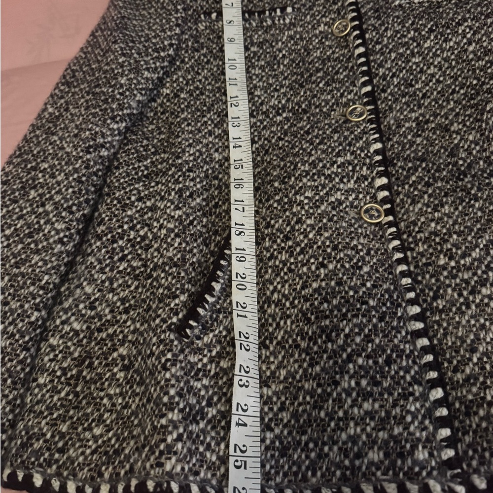 Chanel Women's Black and Cream Tweed Blazer - Picture 10 of 13